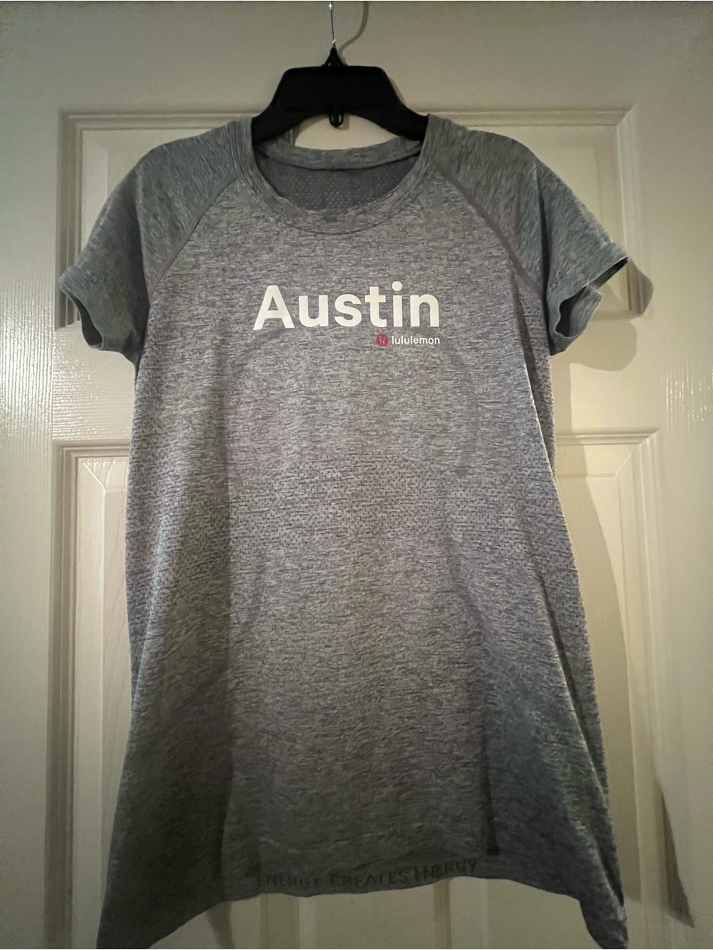 Lululemon Swiftly Tech Short Sleeve Shirt 2.0 Hip Length in Slate/White Size 8